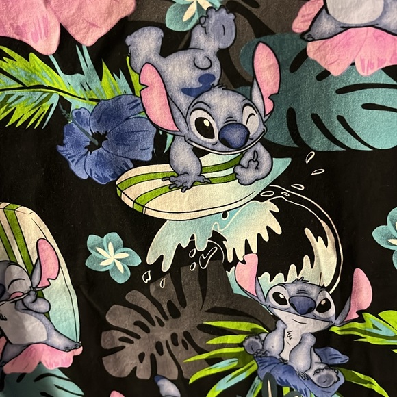 DISNEY LILO & Stitch Size Medium with Front Pockets Scrub Top (T-Shirt) NWOT $55 - Picture 5 of 11